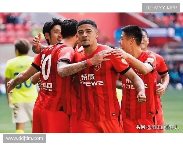 成都蓉城迎战强敌 力争新赛季首胜 全力备战决战时刻 成都蓉城迎战强敌 力争新赛季首胜 全力备战决战时刻