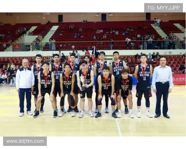 篮球燃动青春赛场展现团队精神与拼搏力量