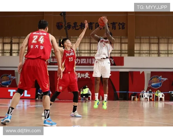 西安篮球队以56分稳居精英赛积分榜首位展现强劲实力