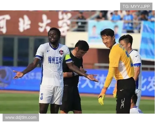 保定容大迎战梅州客家争夺中甲联赛关键三分的激烈对决